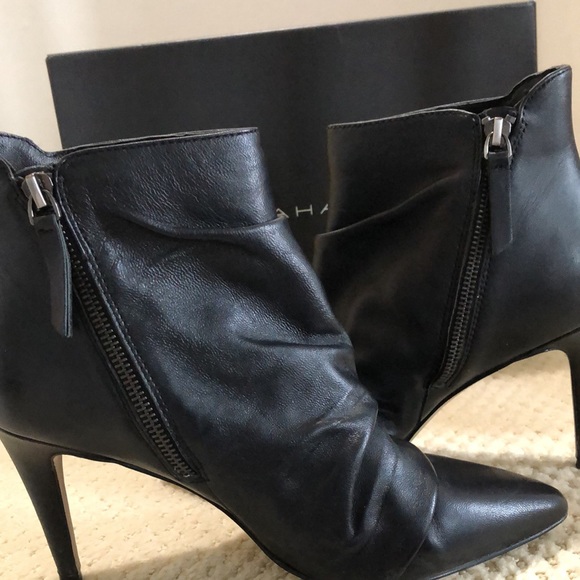 TAHARI black ankle boots, pointy toe. Size 7.5M. Box included - Picture 8 of 12